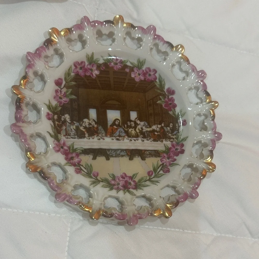 Decorative Plate with Last Supper Design - Purple and Gold Accents